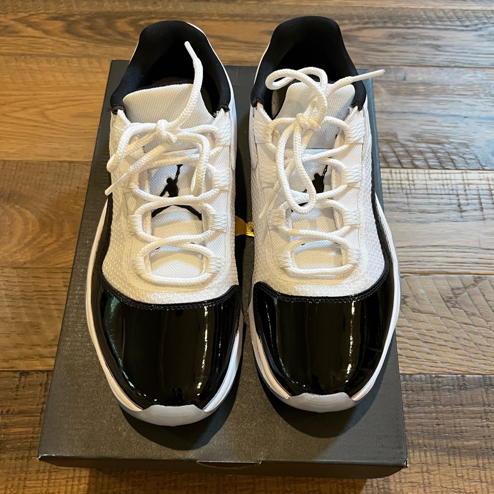 Air Jordan 11 CMFT Low V2 in Black and White, Size 8.5